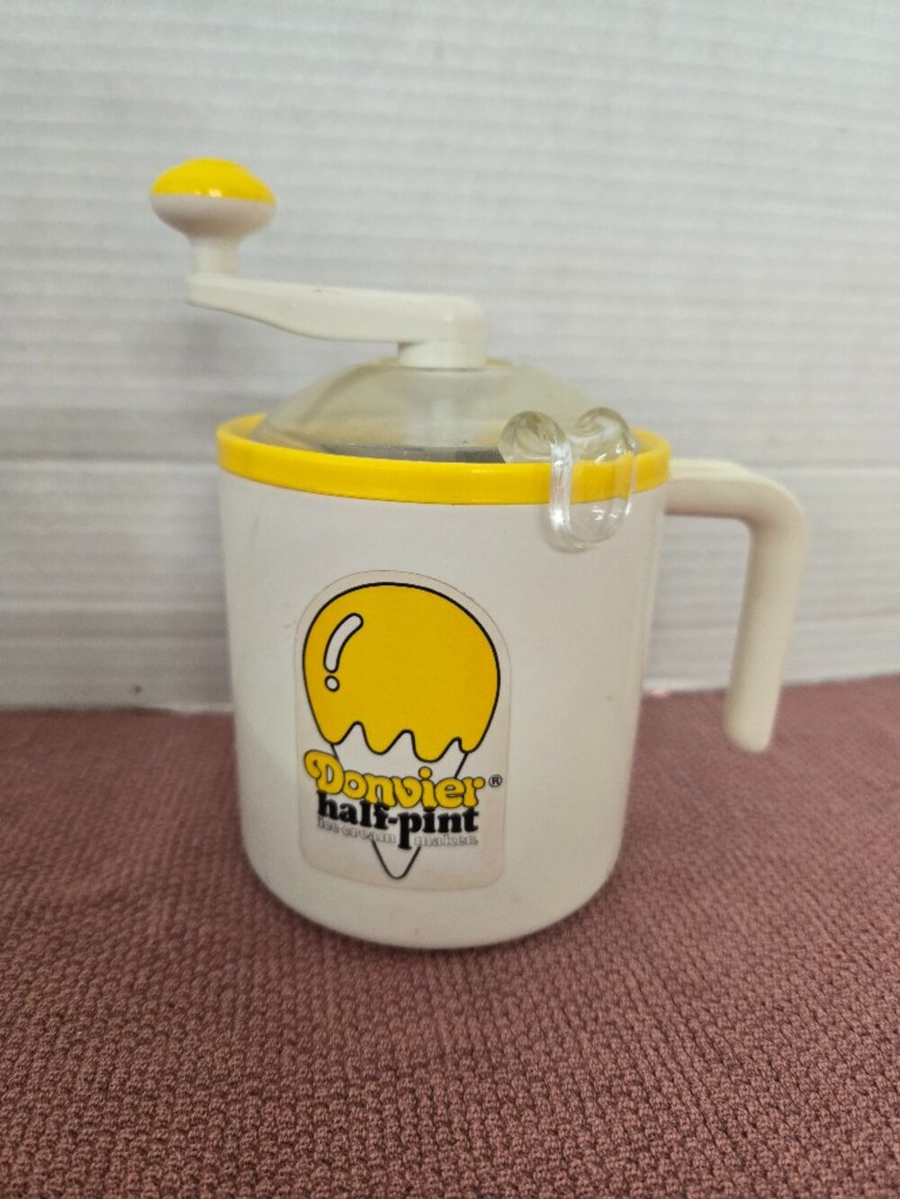 vintage Donvier half pint manual icecream maker